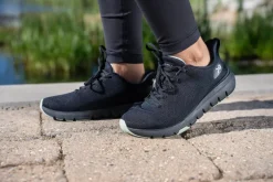 Sneakers><noscript><img width=