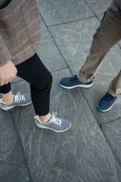 Sneakers><noscript><img width=