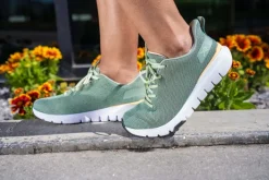 Sneakers><noscript><img width=