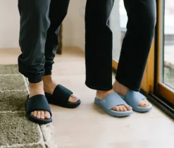 Slip-Ons|Sandals><noscript><img width=