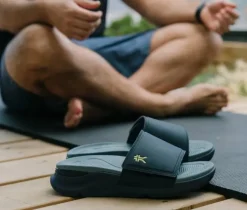 Slip-Ons|Sandals><noscript><img width=